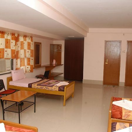 Hotel Athityaa Kumbakonam Bagian luar foto