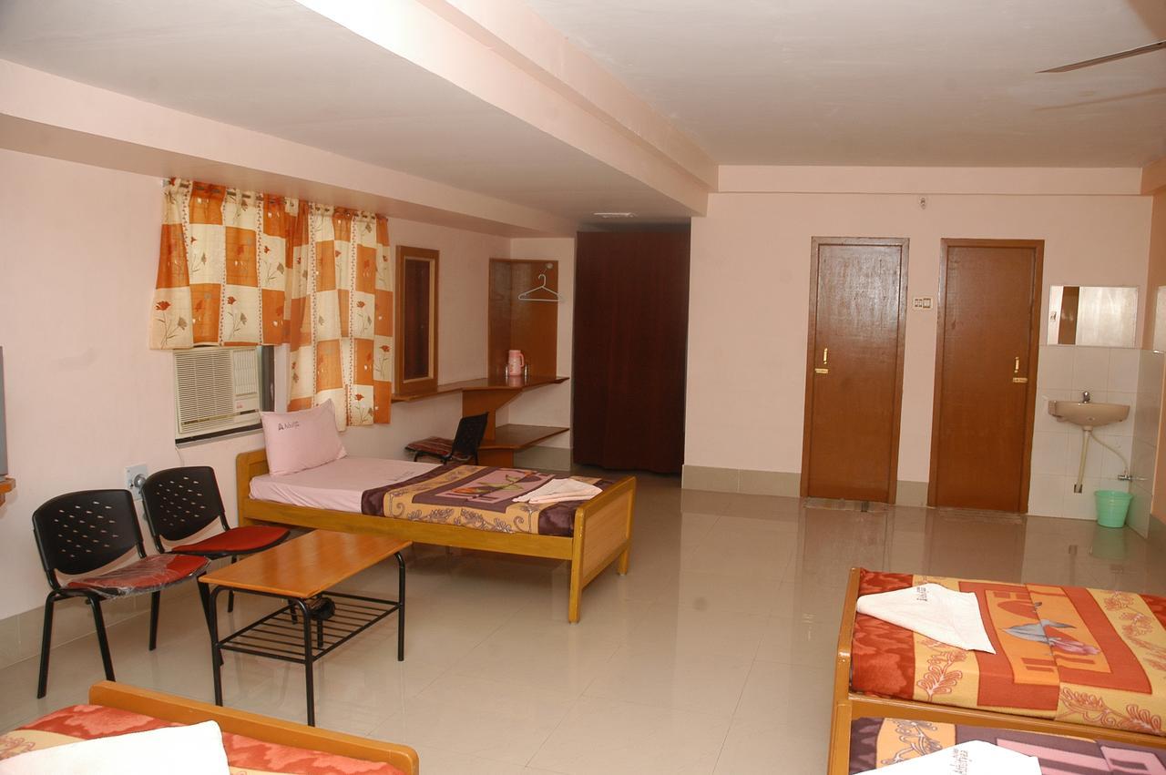 Hotel Athityaa Kumbakonam Bagian luar foto