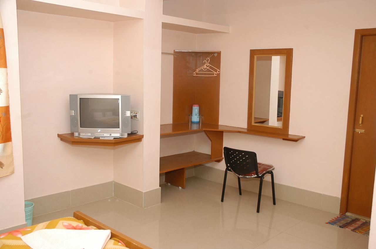 Hotel Athityaa Kumbakonam Bagian luar foto